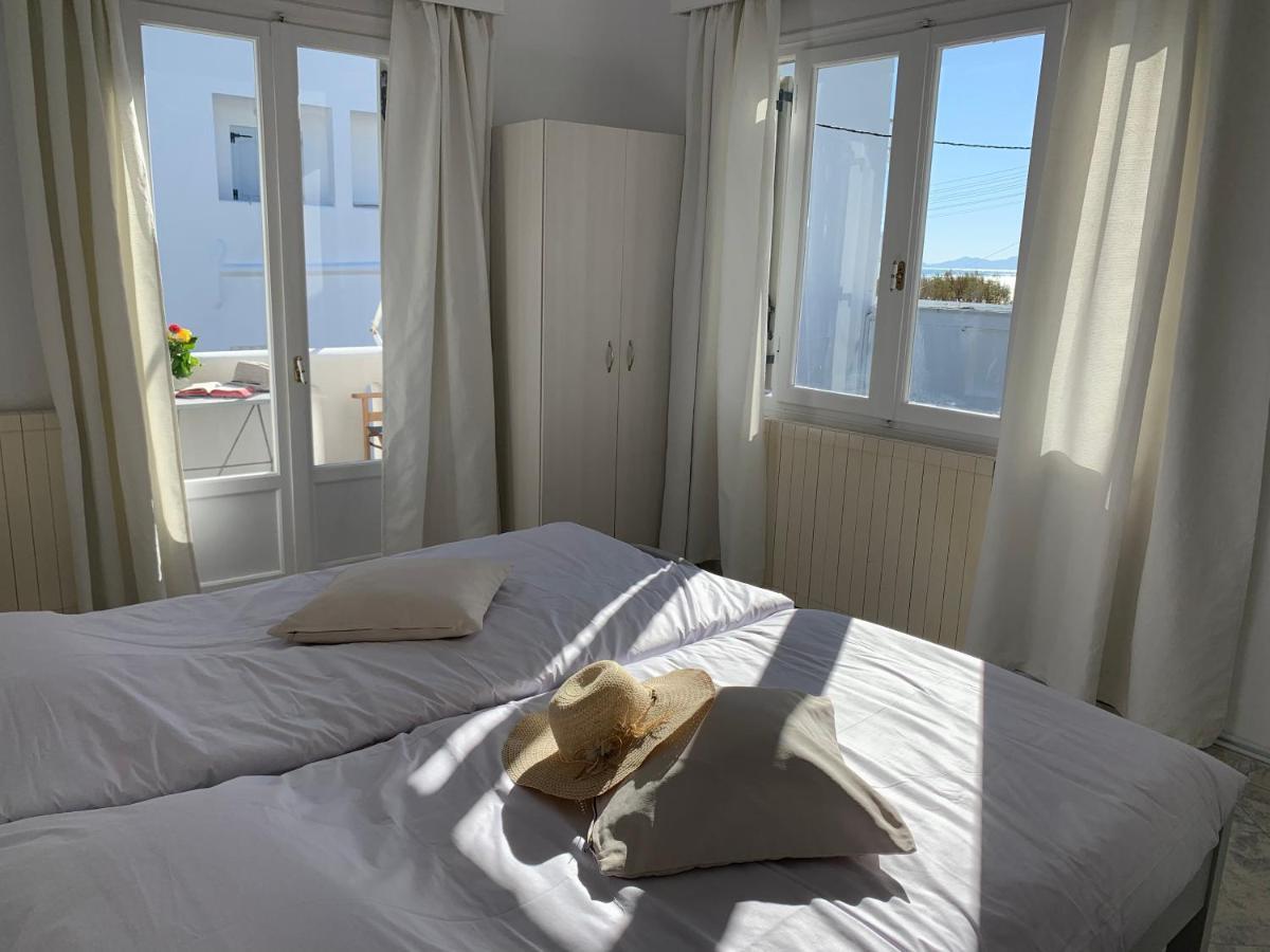 studio apartment Violetta at Livadia beach Paro Esterno foto