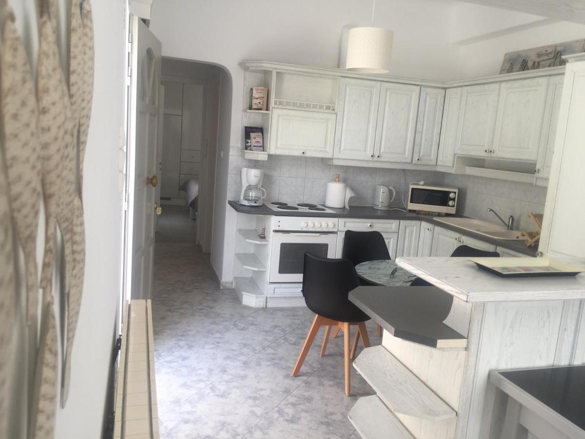 studio apartment Violetta at Livadia beach Paro Esterno foto